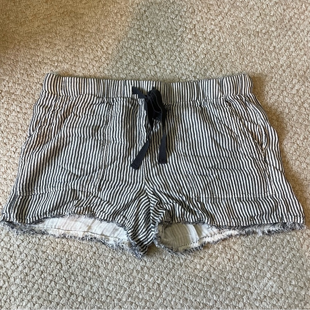 Cloth & Stone High Waist Black and White Shorts